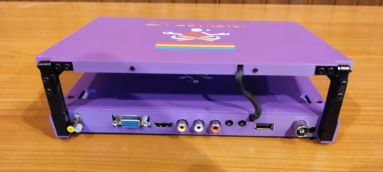 ZX Levitator Magenta Edition - dettaglio della parte posteriore con ingressi e uscite audio, video e alimentazione